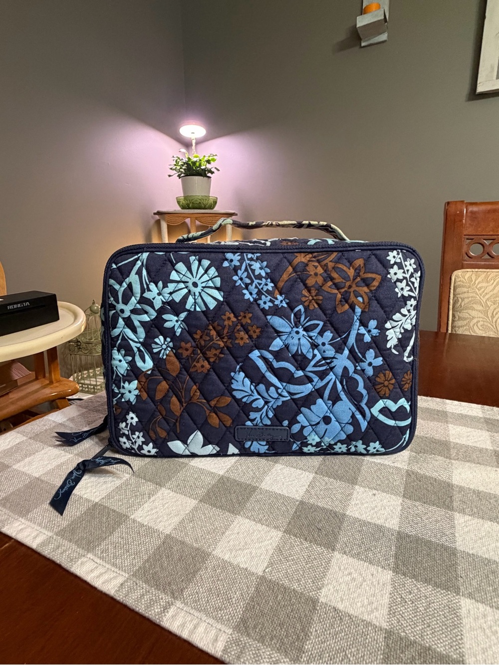 Vera Bradley Hanging Travel Organizer Cosmetic Bag in retired Java Blue